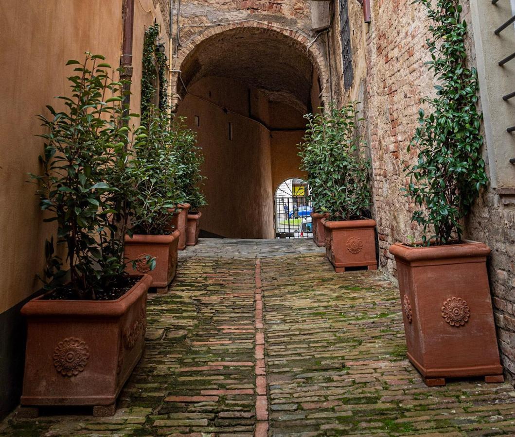 Ferienwohnung Domus Nannini Spa - L' Arco Di Matteotti Siena Exterior foto